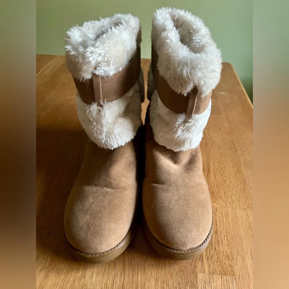Cozy Tan Winter Boots with Faux Fur Lining - Picture 1 of 8